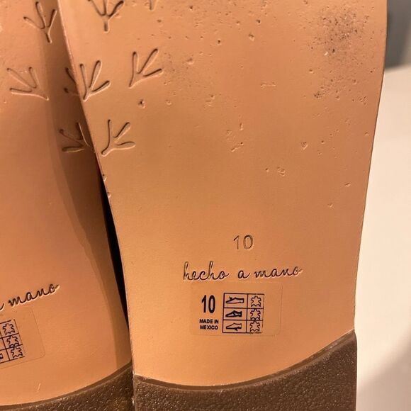 Beek Finch Toe Loop Sandals - Picture 8 of 8